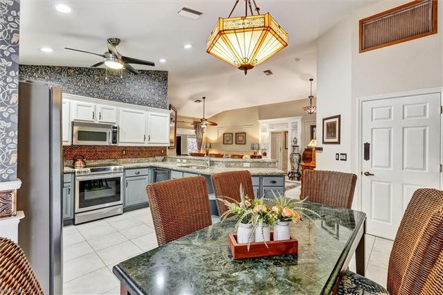 5866 Westbourgh CT, Naples, FL 34112