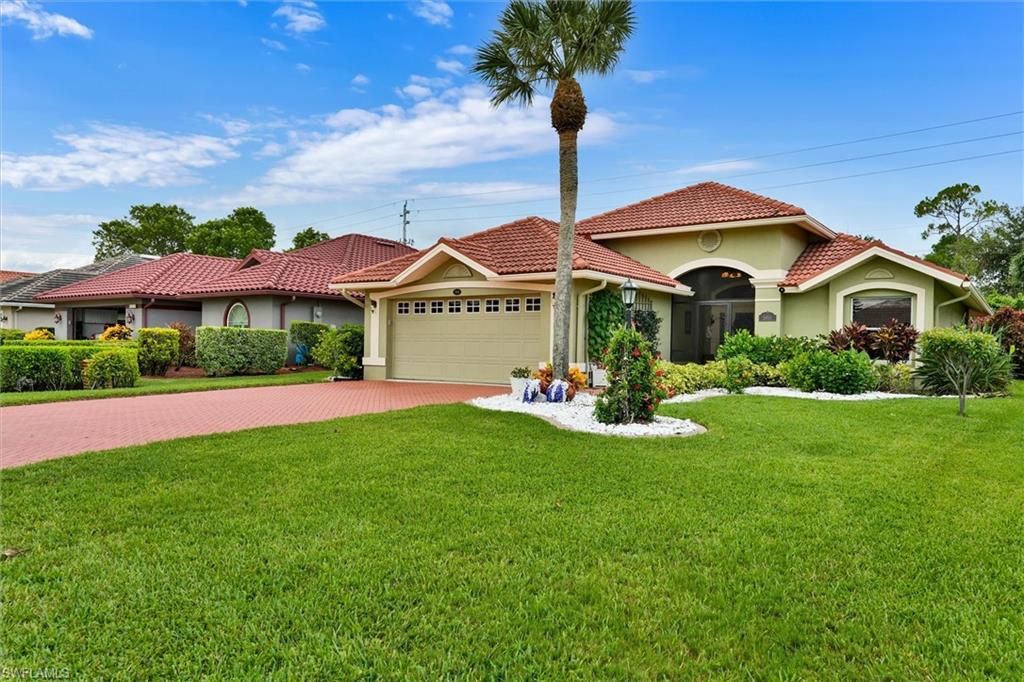 5866 Westbourgh CT, Naples, FL 34112