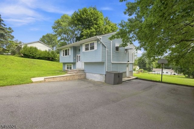20 S Hillside Dr, Mount Olive Twp., NJ 07828