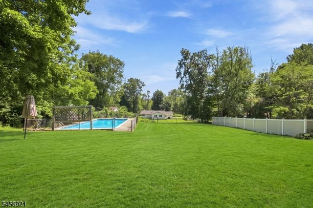 20 S Hillside Dr, Mount Olive Twp., NJ 07828