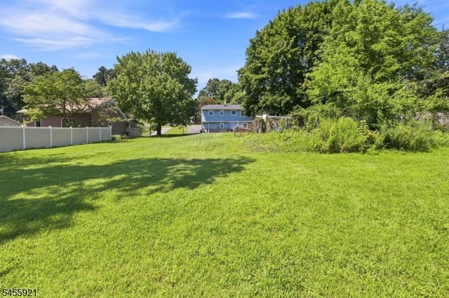 20 S Hillside Dr, Mount Olive Twp., NJ 07828