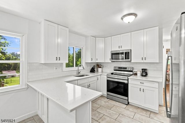 20 S Hillside Dr, Mount Olive Twp., NJ 07828