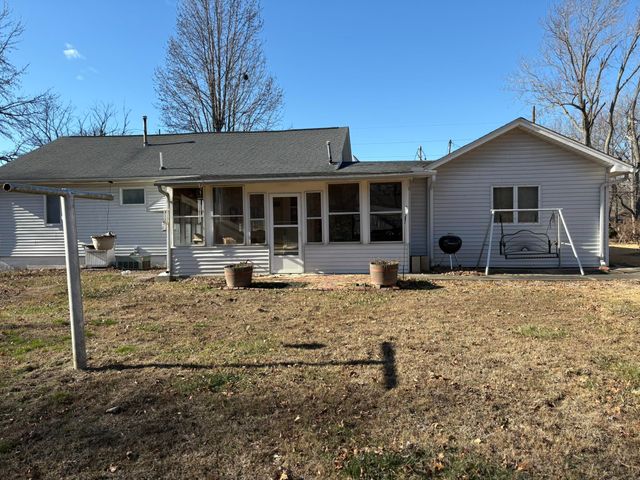 11412 IL-37 Highway, Benton, IL 62812