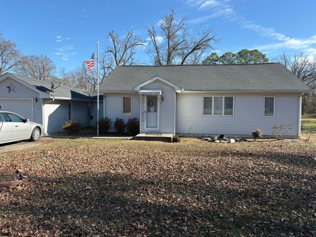 11412 IL-37 Highway, Benton, IL 62812