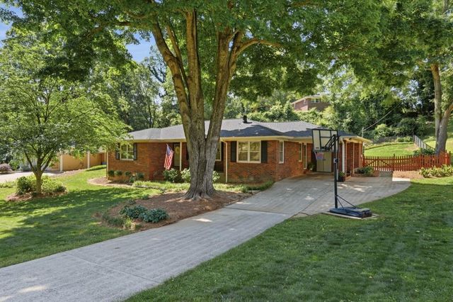1338 Northwood Circle NE, Gainesville, GA 30501