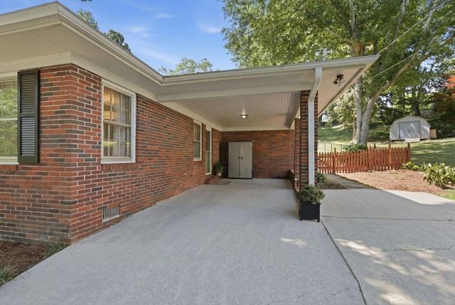 1338 Northwood Circle NE, Gainesville, GA 30501