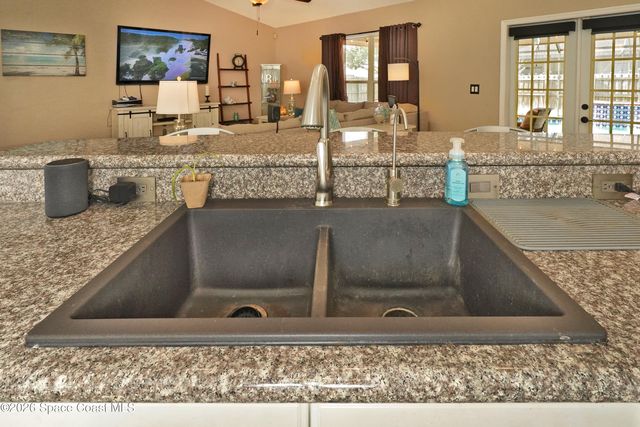 6042 Newbury Circle, Melbourne, FL 32940