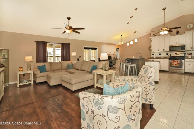 6042 Newbury Circle, Melbourne, FL 32940