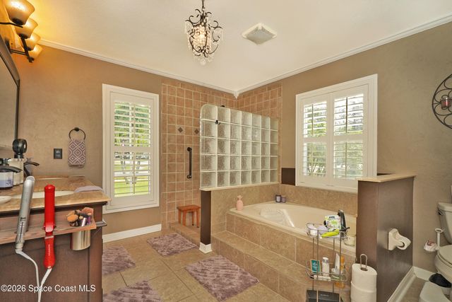 6042 Newbury Circle, Melbourne, FL 32940