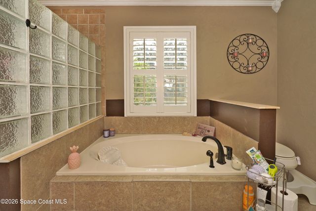 6042 Newbury Circle, Melbourne, FL 32940