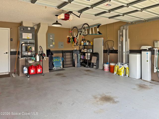 6042 Newbury Circle, Melbourne, FL 32940