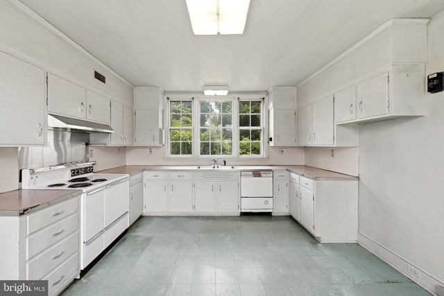 6 ACADEMY CT, Berryville, VA 22611