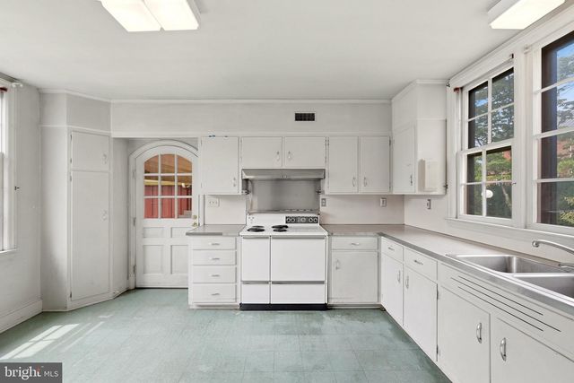 6 ACADEMY CT, Berryville, VA 22611