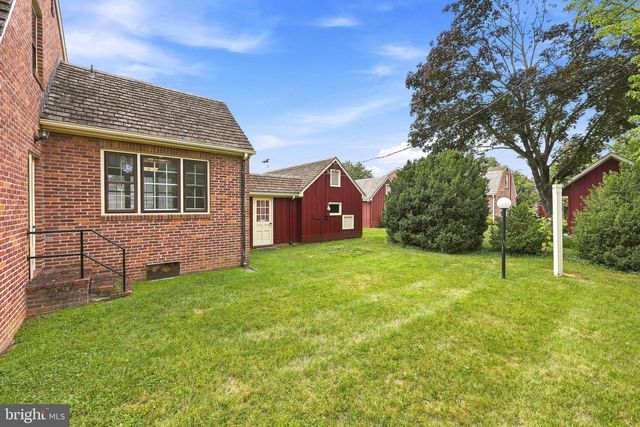 6 ACADEMY CT, Berryville, VA 22611