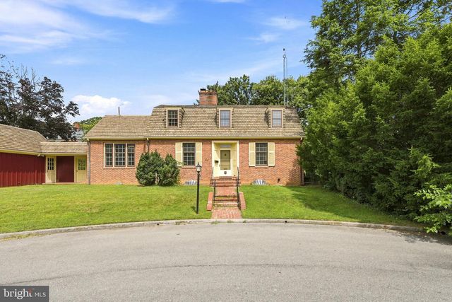6 ACADEMY CT, Berryville, VA 22611
