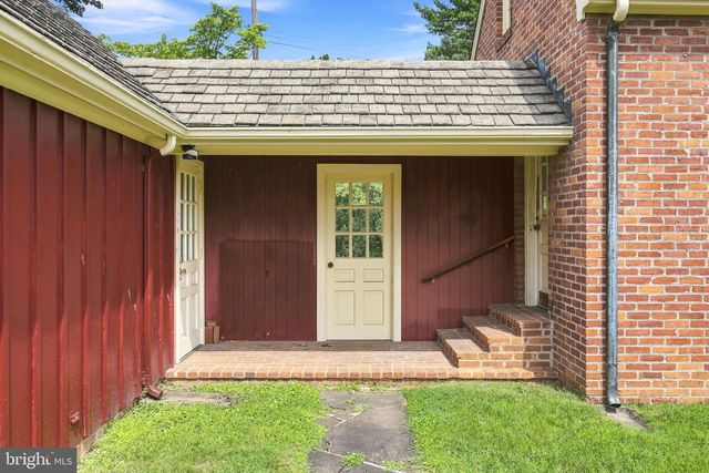 6 ACADEMY CT, Berryville, VA 22611