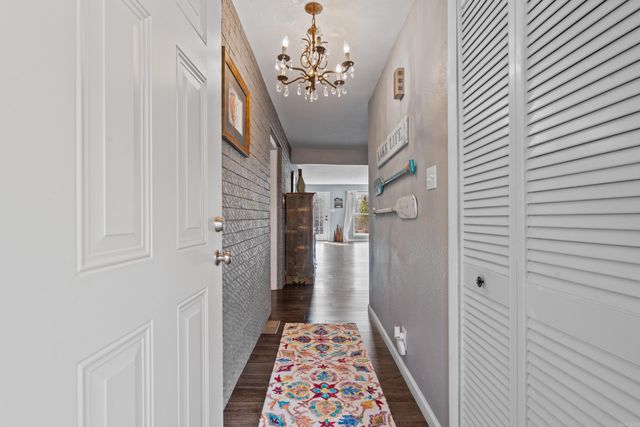 563 Kirschwood Dr Drive, Hot Springs, AR 71913