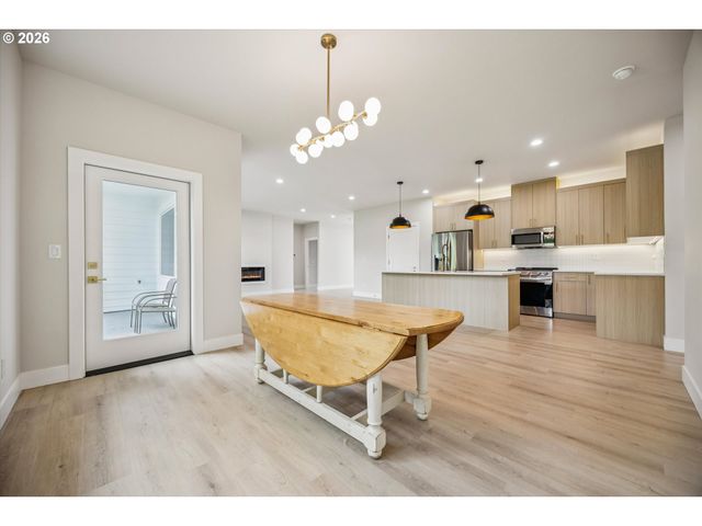 937 EDINBURGH Ct, Kelso, WA 98626
