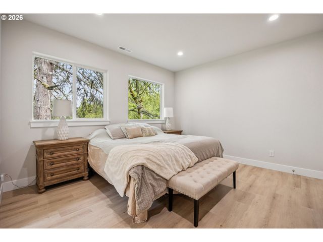 937 EDINBURGH Ct, Kelso, WA 98626