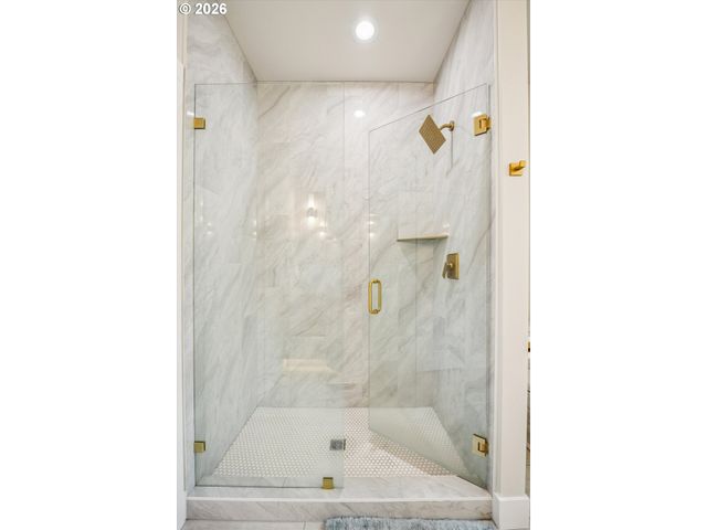 937 EDINBURGH Ct, Kelso, WA 98626