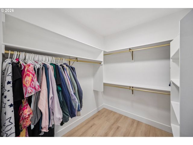 937 EDINBURGH Ct, Kelso, WA 98626