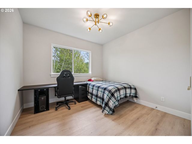 937 EDINBURGH Ct, Kelso, WA 98626