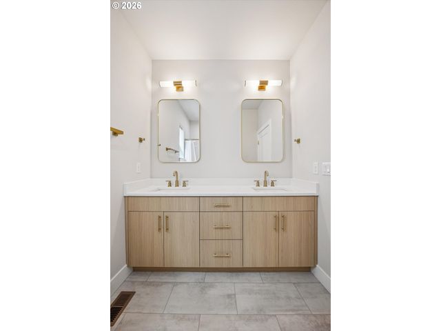 937 EDINBURGH Ct, Kelso, WA 98626