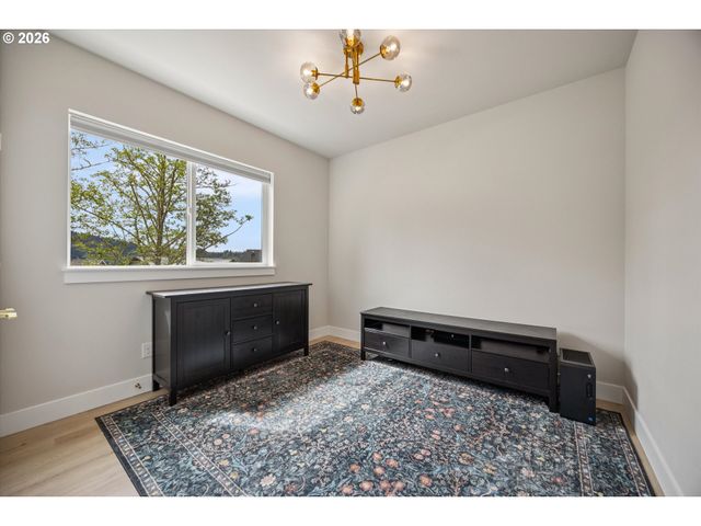937 EDINBURGH Ct, Kelso, WA 98626