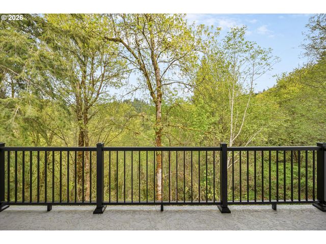 937 EDINBURGH Ct, Kelso, WA 98626