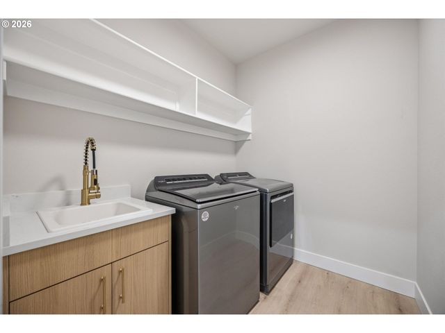 937 EDINBURGH Ct, Kelso, WA 98626