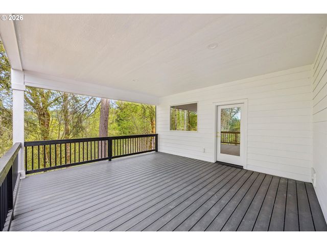 937 EDINBURGH Ct, Kelso, WA 98626