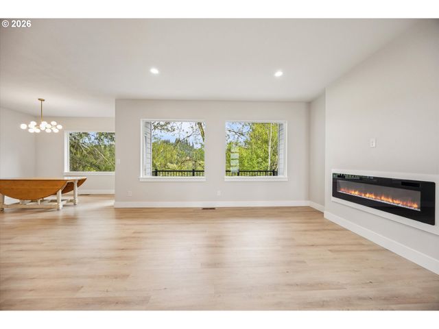 937 EDINBURGH Ct, Kelso, WA 98626