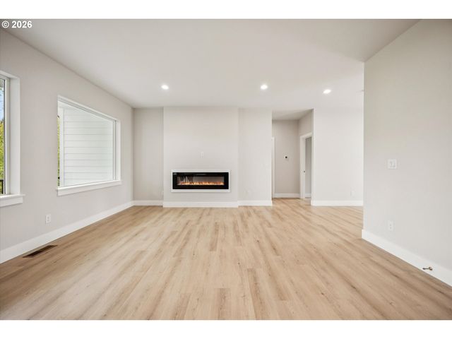 937 EDINBURGH Ct, Kelso, WA 98626