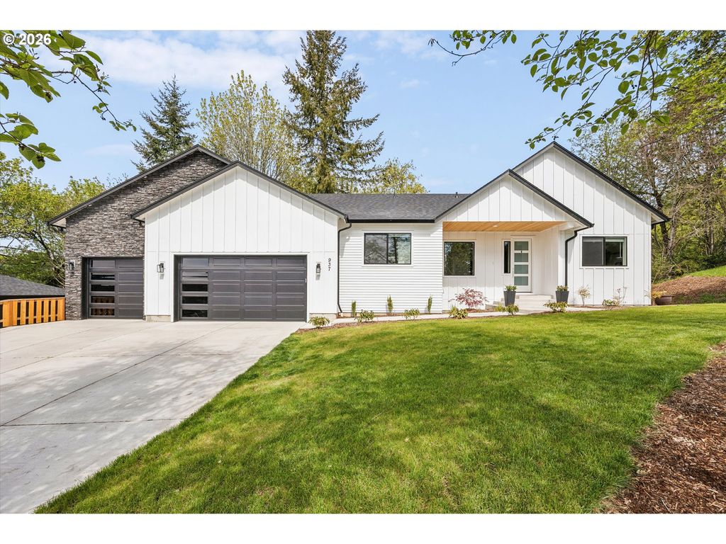 937 EDINBURGH Ct, Kelso, WA 98626
