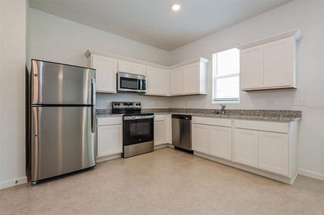 2042 HEMINGWAY CIRCLE, Groveland, FL 34736