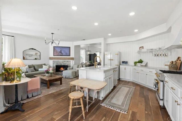 3153 Amberwood Lane, Escondido, CA 92027