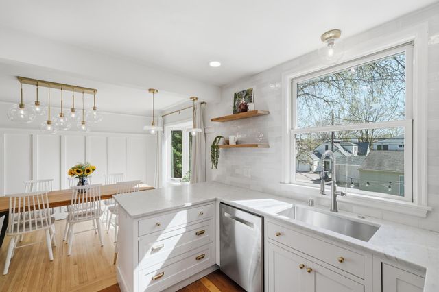 5221 Ewing Avenue S, Minneapolis, MN 55410