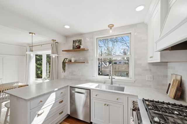 5221 Ewing Avenue S, Minneapolis, MN 55410