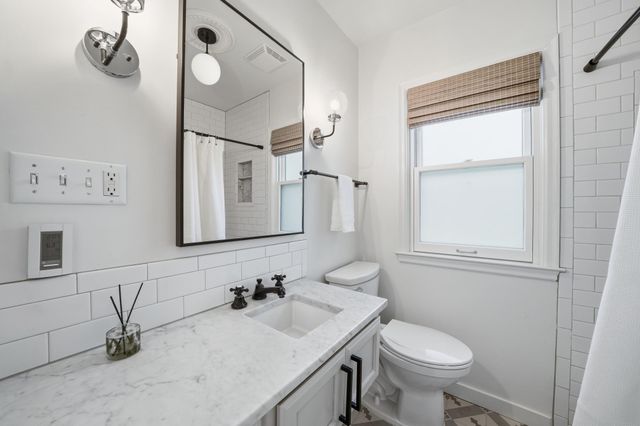 5221 Ewing Avenue S, Minneapolis, MN 55410