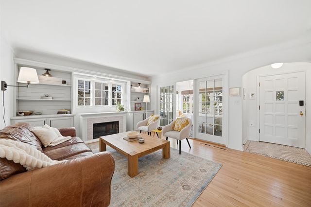 5221 Ewing Avenue S, Minneapolis, MN 55410