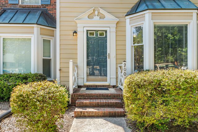 200 Standish Drive, Chapel Hill, NC 27517