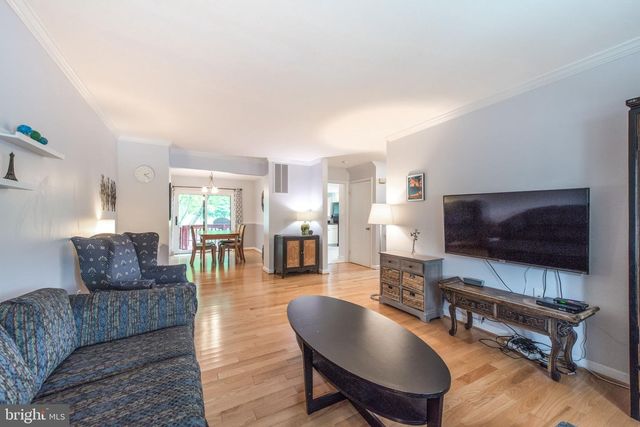 10343 BUSHMAN DR, Oakton, VA 22124