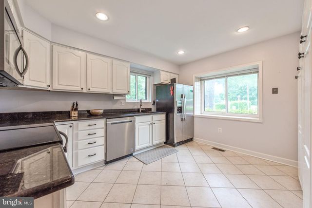 10343 BUSHMAN DR, Oakton, VA 22124