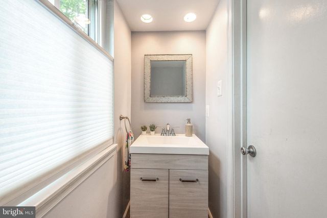 10343 BUSHMAN DR, Oakton, VA 22124