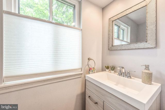 10343 BUSHMAN DR, Oakton, VA 22124