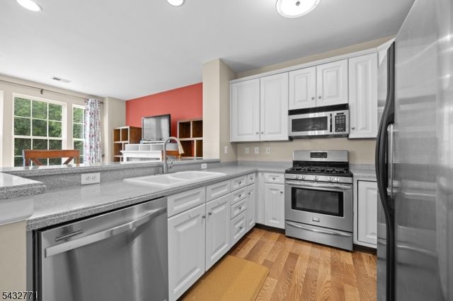 214 Riverwalk Way 214, Clifton City, NJ 07014