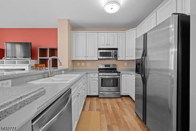 214 Riverwalk Way 214, Clifton City, NJ 07014