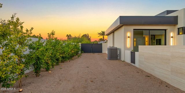 6824 E HUMMINGBIRD Lane, Paradise Valley, AZ 85253