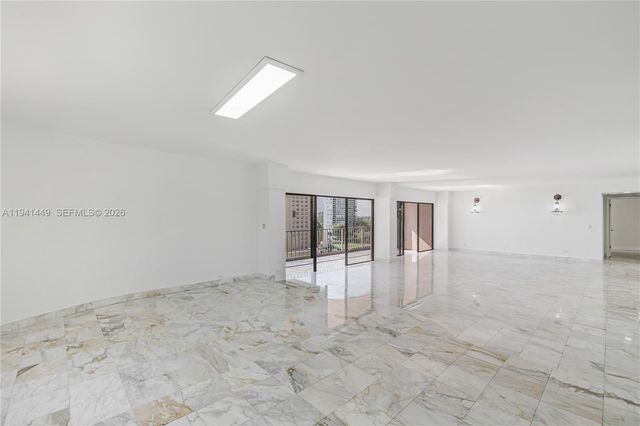 1800 NE 114th street 1004, Miami, FL 33181