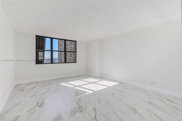 1800 NE 114th street 1004, Miami, FL 33181